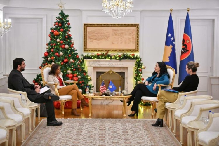 Osmani priti në takim të Ngarkuarën me Punë të Ambasadës së SHBA-ve në Kosovë, diskutuan për zhvillimet në vend