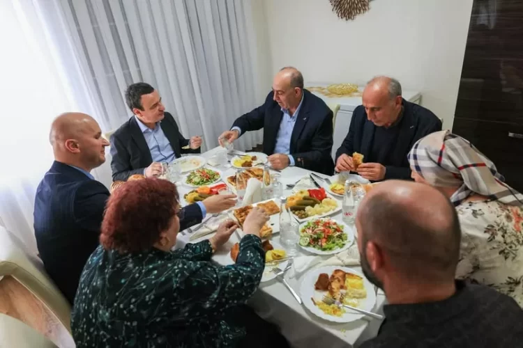 Kurti viziton familjen e dëshmorit Lutfi Bilalli në Reçak