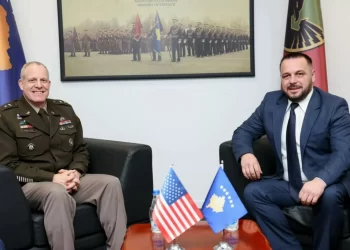 Ministri Maqedonci pret në takim Gjeneral Major John Phillips, e falenderon për mbështetjen në zhvillimin e kapaciteteve të FSK-së