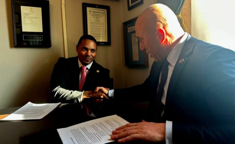 Haradinaj takoi kongresistin Torres, diskutuan për anëtarësimin e Kosovës në NATO