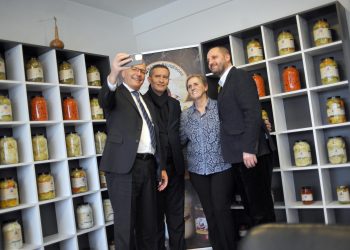 Hamza viziton gratë e Krushës, premton zgjerim të subvencioneve dhe granteve për prodhimtarinë bujqësore
