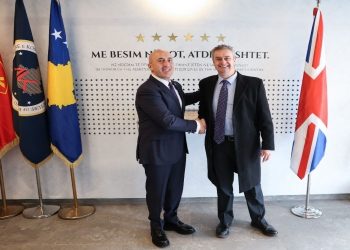 Ambasadori britanik takohet me Haradinajn