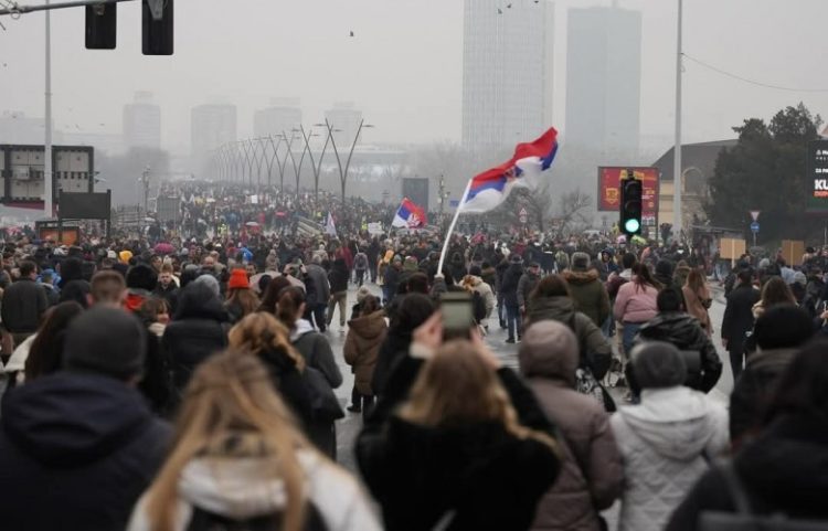 Greva njëditore si mosbindje qytetare në gjithë Serbinë
