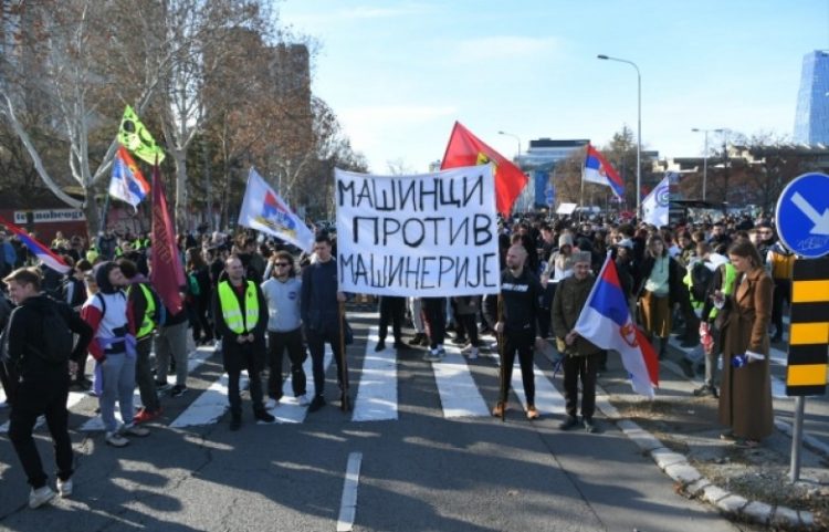 Studentët e Beogradit në një marshim proteste deri në Novi Sad