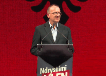 Taravari për udhëtimin në SHBA: Mjetet janë siguruar nga vetë unë dhe miqtë në amerikë