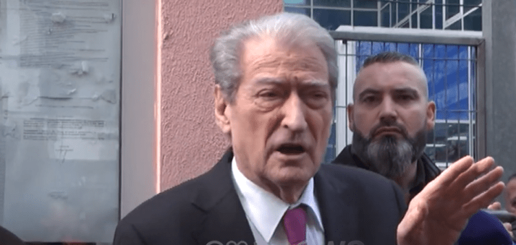 Berisha lë SPAK-un: Gjeta aty ‘Lali Vjedhësin’, që po rrihej me kolegët! Ulsiu po zihej me Dumanin aty për çantën ‘Louis Vuitton’