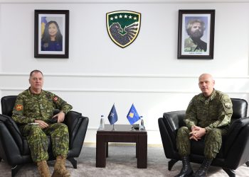 Jashari pret në takim Scottin e Napolit, flasin për situatën e sigurisë në Kosovë