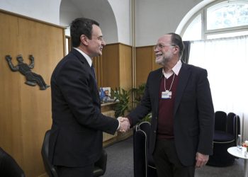 Kurti bashkëbisedoi me ekonomistin nga Universiteti i Harvardit, Ricardo Hausmann, në Shtëpinë e Kosovës në Davos