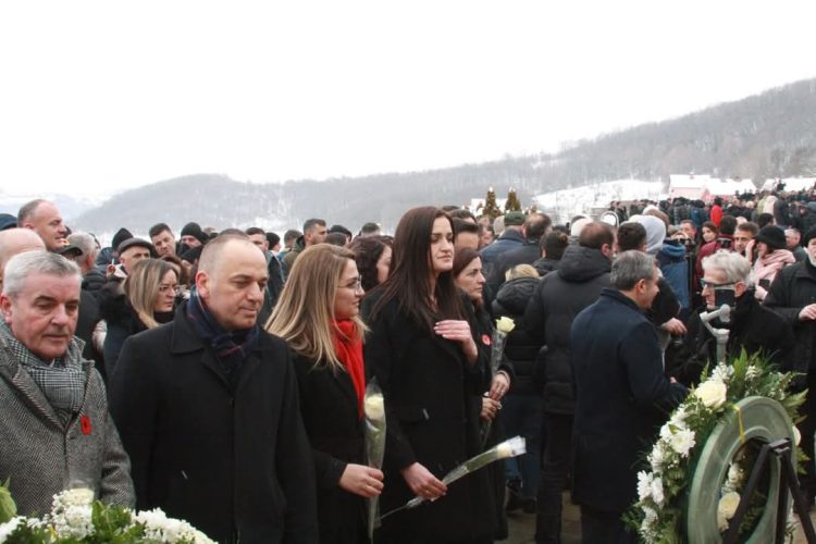 Deputetja Grainca: Asnjëherë nuk do të ndalemi së kujtuari martirët e Reçakut dhe së kërkuari drejtësi për ta