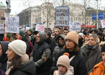 Protestat në Serbi, studentët dhe qytetarët vazhdojnë me bllokimin e trafikut