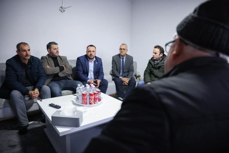 Ministri Maqedonci takon familjen e dëshmorit Mizair Isma: Kosova e lirë ishte triumfi i dëshmorëve, ndërsa amaneti i tyre është shteti zhvillimor