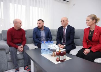 Kandidati për deputet, Ejup Maqedonci viziton familjen e dëshmorit Valon Mala