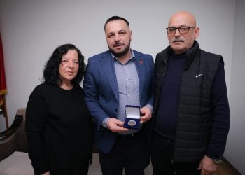 Kandidati për deputet, Ejup Maqedonci viziton familjen e dëshmorit Albesian Mataj