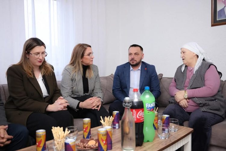 Kandidati për deputet, Ejup Maqedonci viziton familjen e dëshmorit Abedin Bujupi