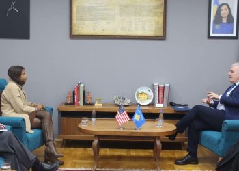 Sveçla pret në takim zyrtaren e Ambasadës amerikane, diskutuan për situatën e sigurisë