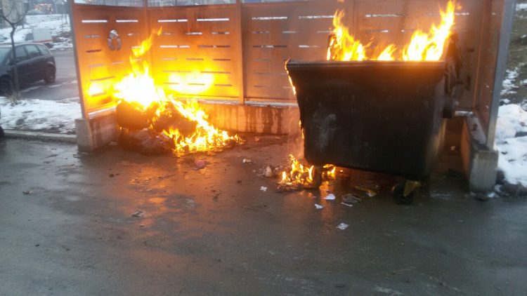Djegia e kontejnerëve në kryeqytet, “Pastrimi” bën thirrje për kujdes në trajtimin e mbeturinave