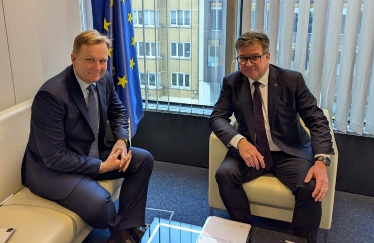 Lajçaku takohet me pasardhësin e tij për dialogun Kosovë-Serbi