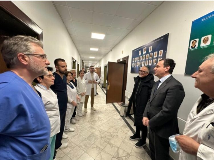 Vajzë dhe djalë, dy fëmijët e parë të lindur në këtë vit në Kosovë