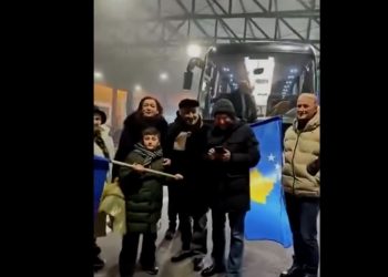 Nga 1 janari shtetasit e Bosnje Hercegovinës hyjnë në Kosovë pa viza, mbrëmë u pritën nga Emilia Rexhepi (VIDEO)