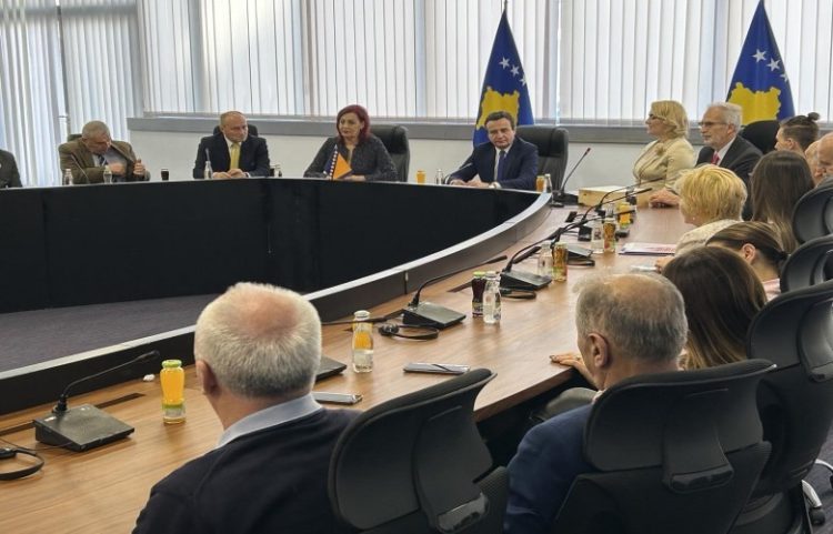 Kurti mirëpret qytetarët e Bosnjës, vizitorët e parë pa viza në Kosovë