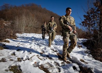 Ushtarët amerikanë kryejnë patrullime në veri për sigurinë e infrastrukturës kritike