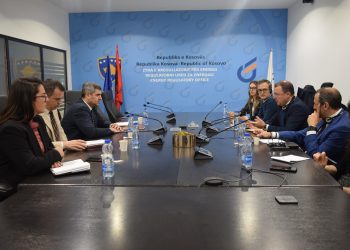 Bordi i ZRrE-s takohet me ekipin e BERZh-it, flasin për zhvillimet e fundit në sektorin energjetik