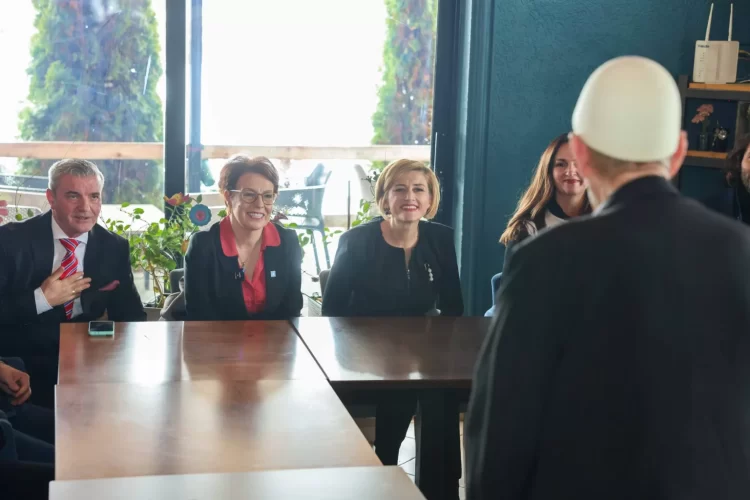 Gërvalla dhe Nagavci bashkë me Kusari-Lilën vizitojnë Gjakovën, diskutojnë për për projektet që do të forcojnë mirëqenien e qytetarëve