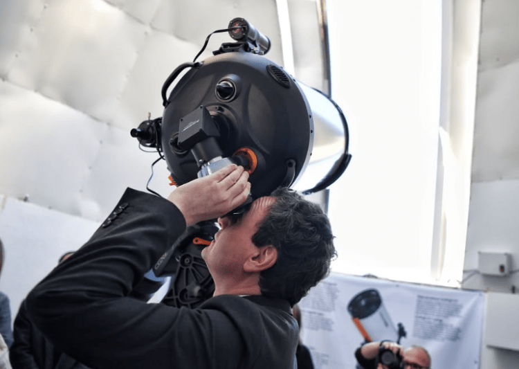 Kryeministri Kurti shkon te Observatori dhe Planetariumi Kombëtar i Kosovës, fton qytetarët ta vizitojnë me fëmijët