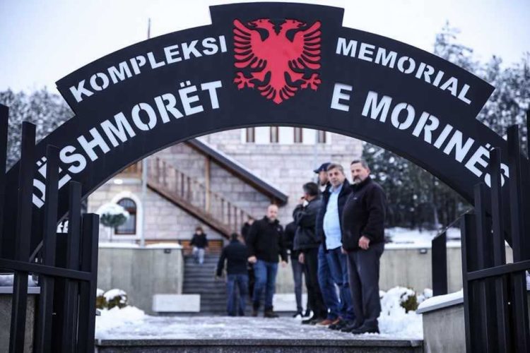 Ministri Maqedonci viziton familjarët e dëshmorëve në Morinë të Gjakovës: Me përulësi do t’i nderojmë gjithmonë