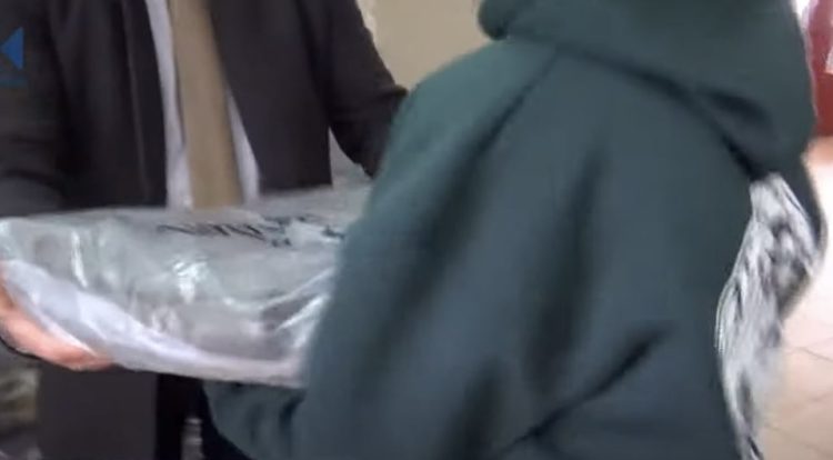 Shoqata Bamirëse “Bereqeti”, ka shpërndarë mbi 200 Xhaketa dimri për fëmijët e Janjevës