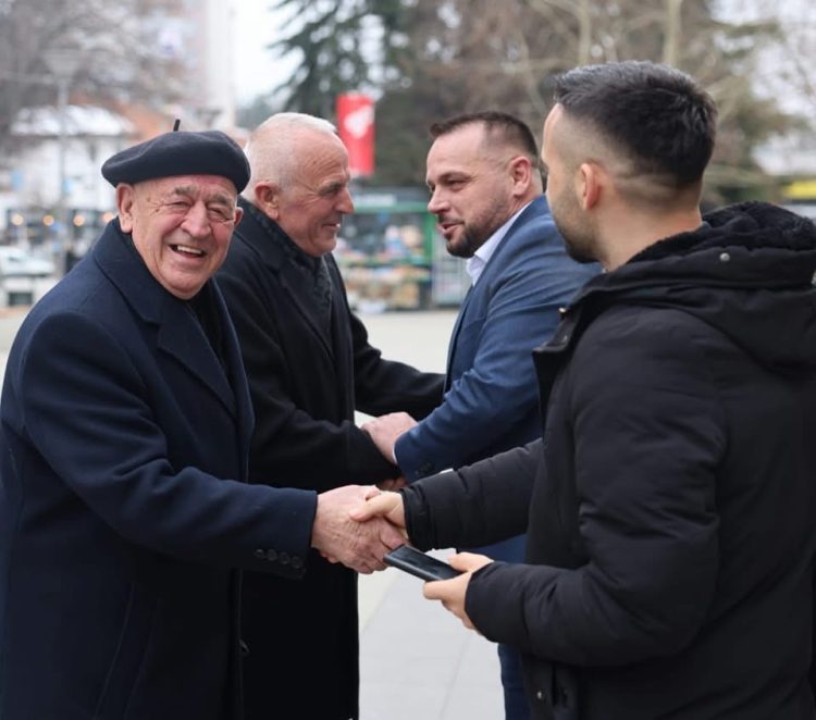 Ministri Maqedonci vizitë ne Mitrovicë, pritet nga shumë qytetarë