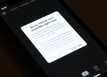 Në ShBA, “errësohet” TikTok-u