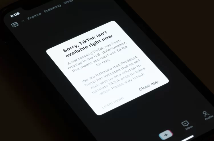 Në ShBA, “errësohet” TikTok-u