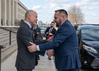 Maqedonci në Pentagon takohet me Buland, flasin për forcimin e partneritetit mes Kosovës dhe ShBA-së