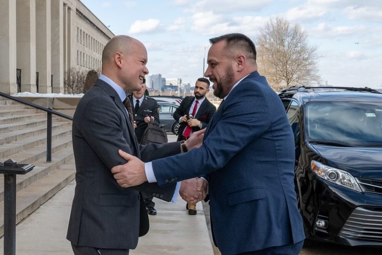 Maqedonci në Pentagon takohet me Buland, flasin për forcimin e partneritetit mes Kosovës dhe ShBA-së
