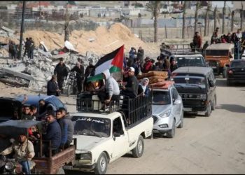 Palestinezët e zhvendosur fillojnë udhëtimin e tyre për në shtëpi
