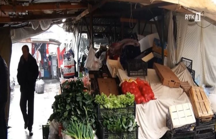 Tregjet në Prishtinë në kushte të rënda pune| VIDEO
