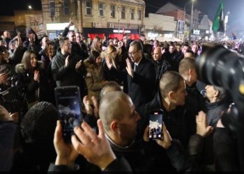 Vuçiq themelon “lëvizjen për popullin dhe shtetin”