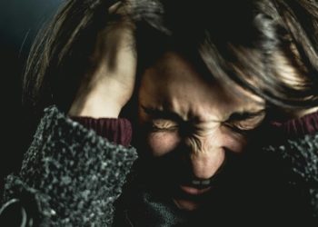 Dhjetë sinjale të çuditshme që trupi na dërgon kur jemi nën stres të tepërt