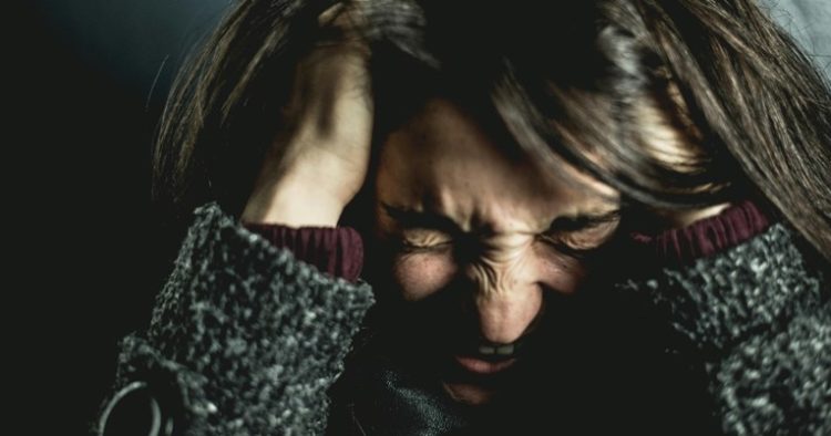 Dhjetë sinjale të çuditshme që trupi na dërgon kur jemi nën stres të tepërt