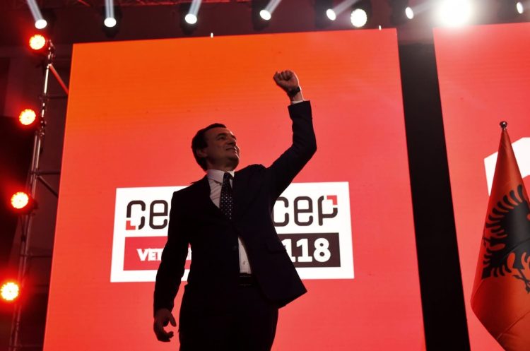 Akademik Qosja rëndit arsyet pse ai do ta votojë Kurtin