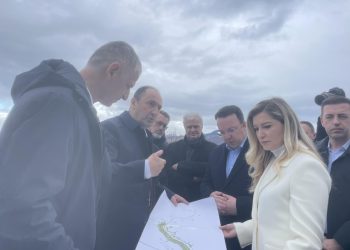 Aliu dhe Nikoloski inspektojnë punimet në rrugën Prizren – Tetovë