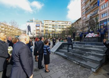 Kurti bëri homazhe te shtatorja e heroit Zahir Pajaziti