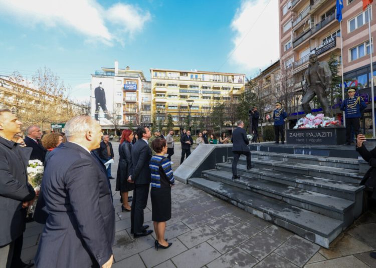 Kurti bëri homazhe te shtatorja e heroit Zahir Pajaziti