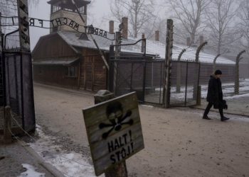 ‘Kockë e lëkur’: Të mbijetuarit e Aushvicit shënojnë 80-vjetorin e çlirimit
