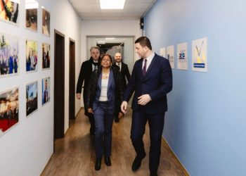 Krasniqi takohet me diplomaten amerikane, flasin për thellim të bashkëpunimit Kosovë-ShBA
