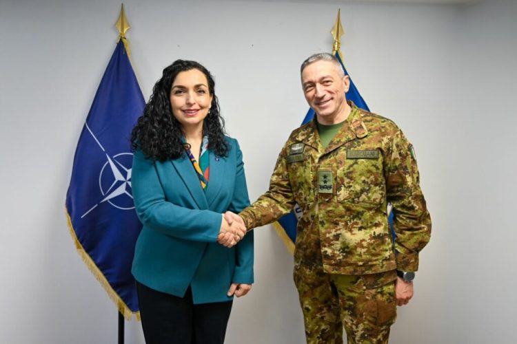 Osmani takoi komandantin e KFOR-it: Bashkëpunimi i ngushtë është i nevojshëm për ta siguruar paqen dhe stabilitetin në vend