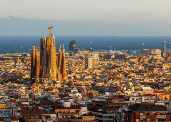 Spanja i ‘shpall luftë’ të huajve: Taksë 100% për pronat e blera prej tyre