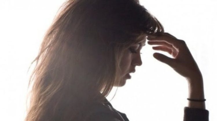 Zbuloni 12 simptomat e kancerit që shumica e njerëzve i injorojnë