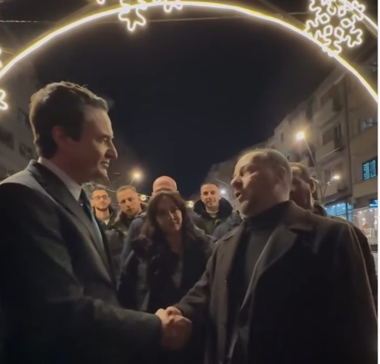 “Pas 25 viteve jam kthyer në banesë, falë qeverisë tuaj”, fjalët e një qytetari në Mitrovicë për kryeministrin Kurti